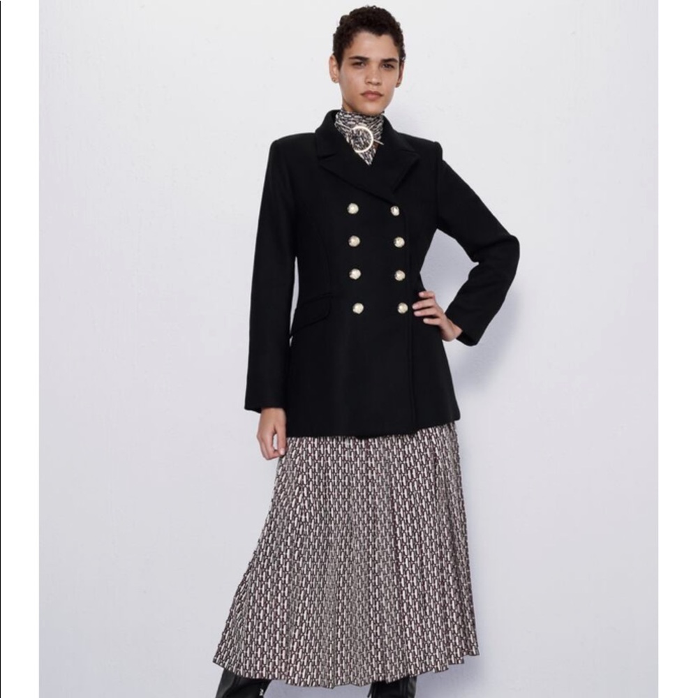 SHORT BUTTONED COAT